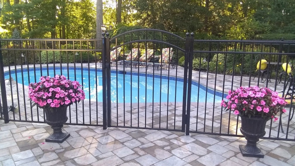 aluminum pool safety fence